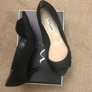 Pretty black pump